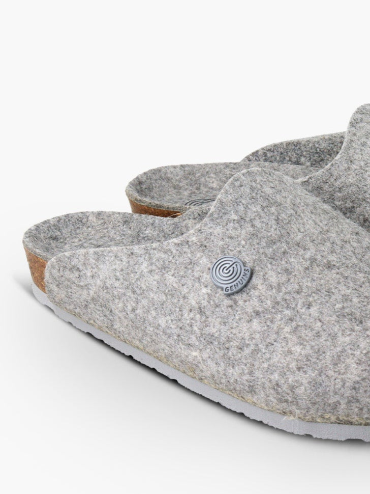 HELSINKI MONOCHROME GRAY WOMAN