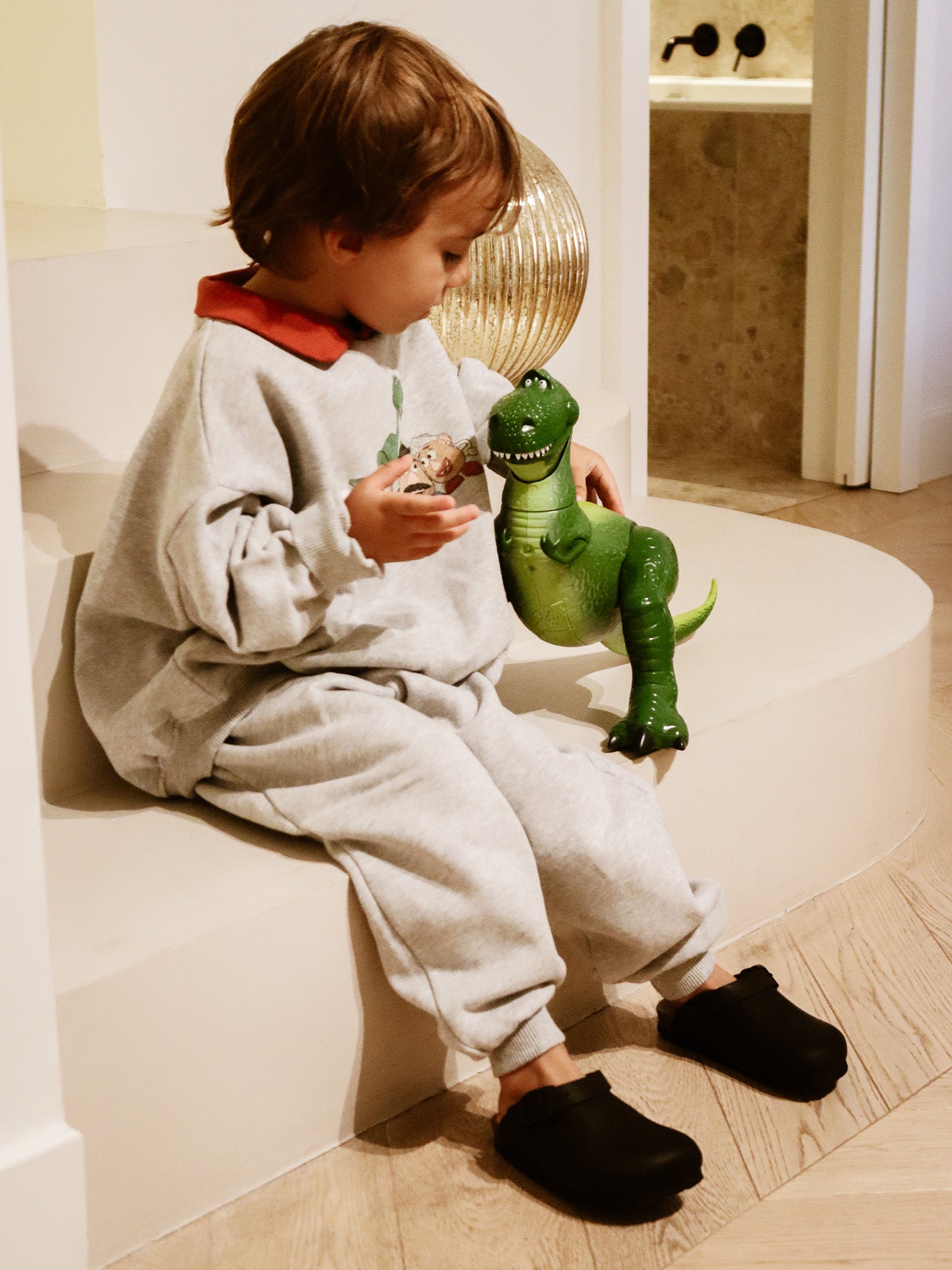 SHETLAND OILED LEATHER BLACK