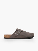 Zueco Genuins Riva  de piel serraje color gris con planta anatómica de caucho corcho y hebilla ajustable metálica para hombre, vista lateral  
